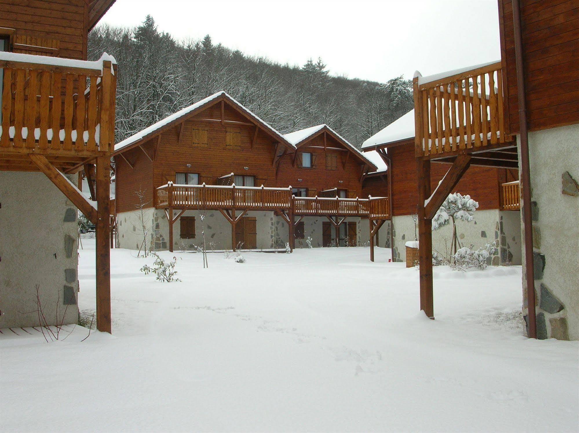 Residence Odalys Les Chalets D'Evian Bagian luar foto