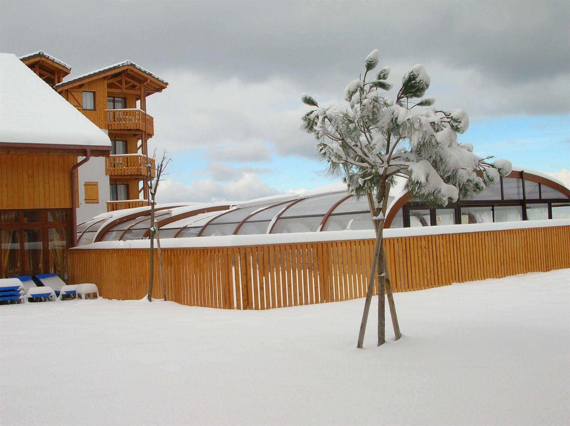 Residence Odalys Les Chalets D'Evian Bagian luar foto