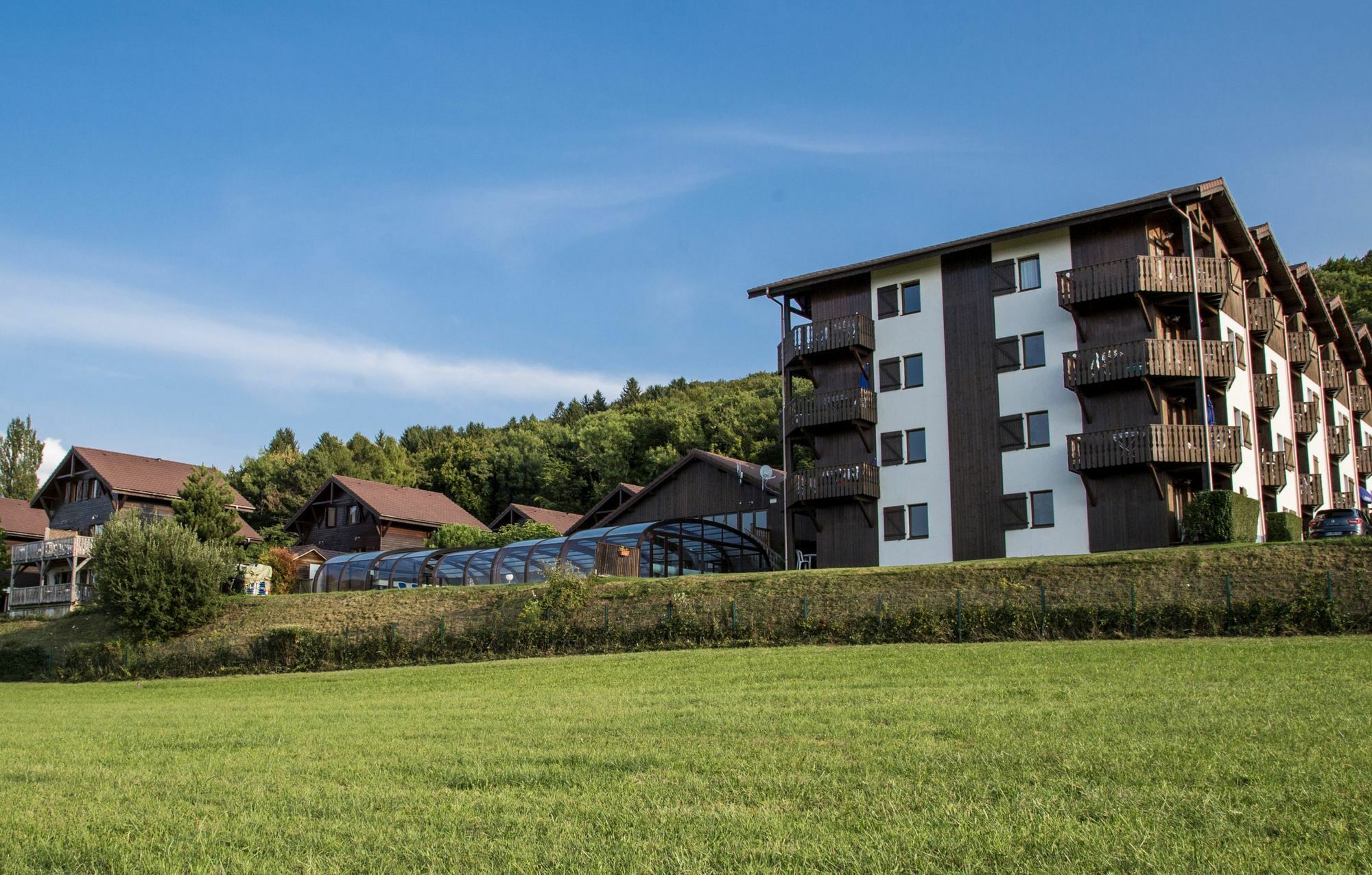 Residence Odalys Les Chalets D'Evian Bagian luar foto