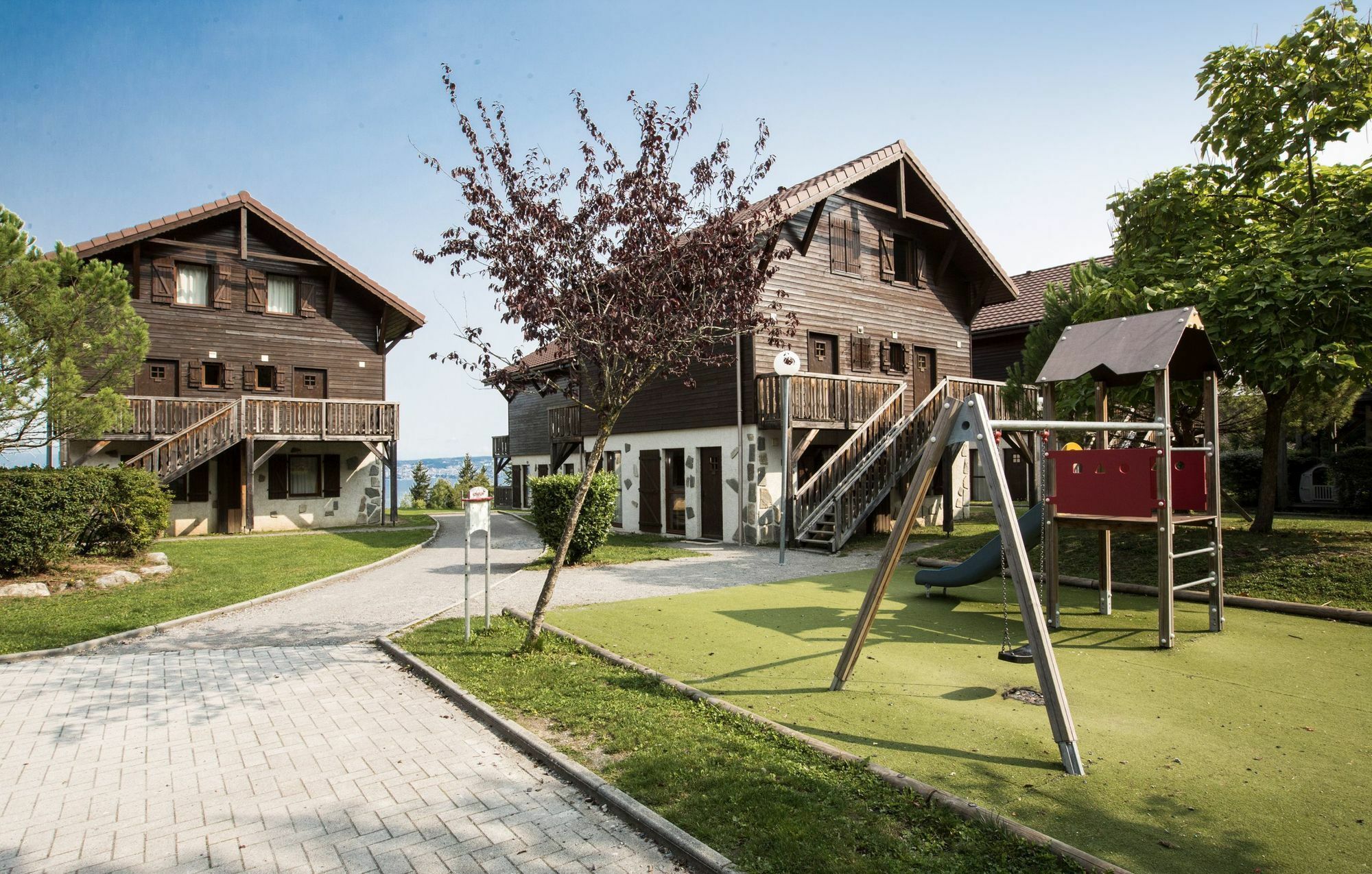 Residence Odalys Les Chalets D'Evian Bagian luar foto