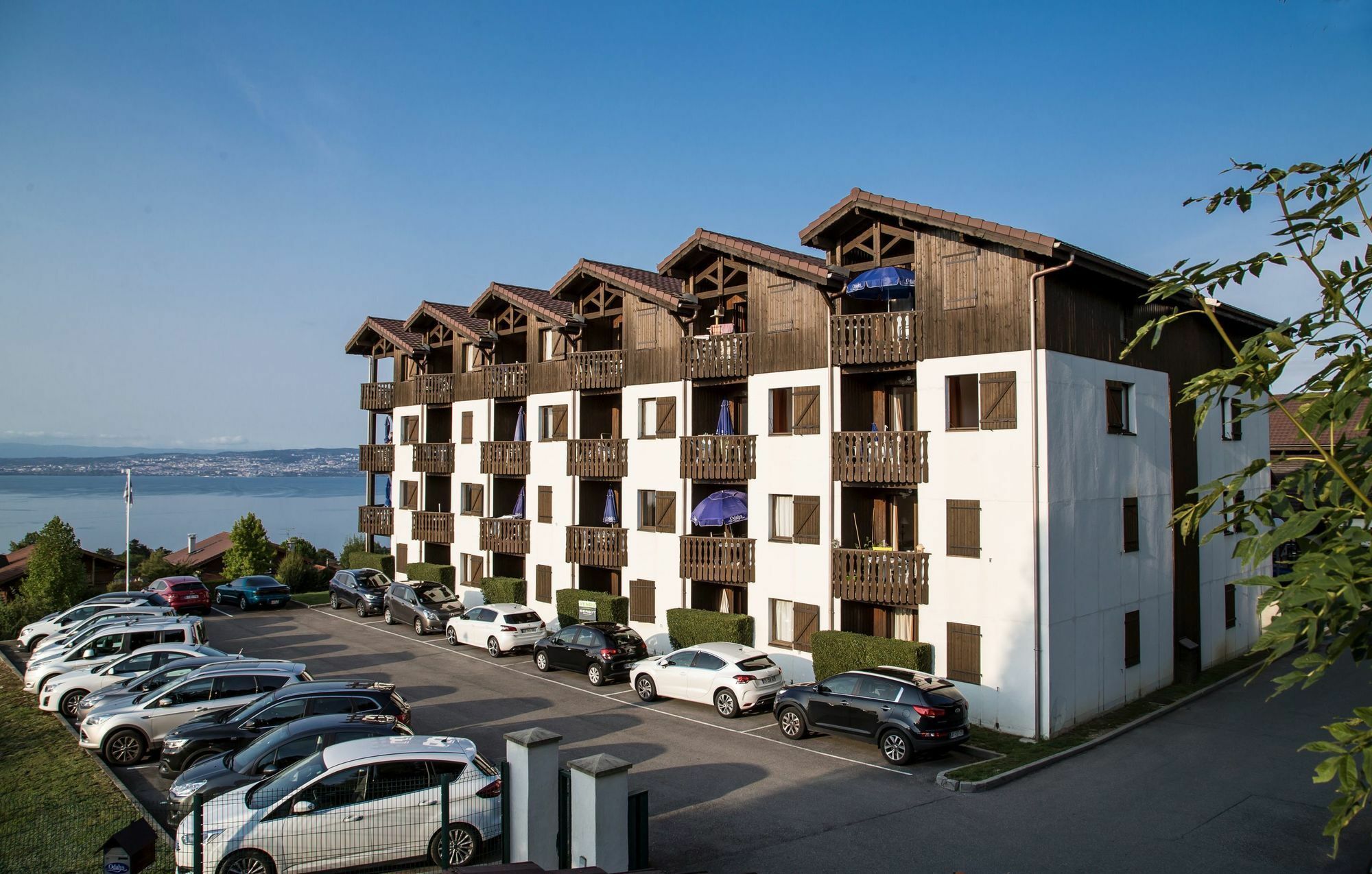 Residence Odalys Les Chalets D'Evian Bagian luar foto