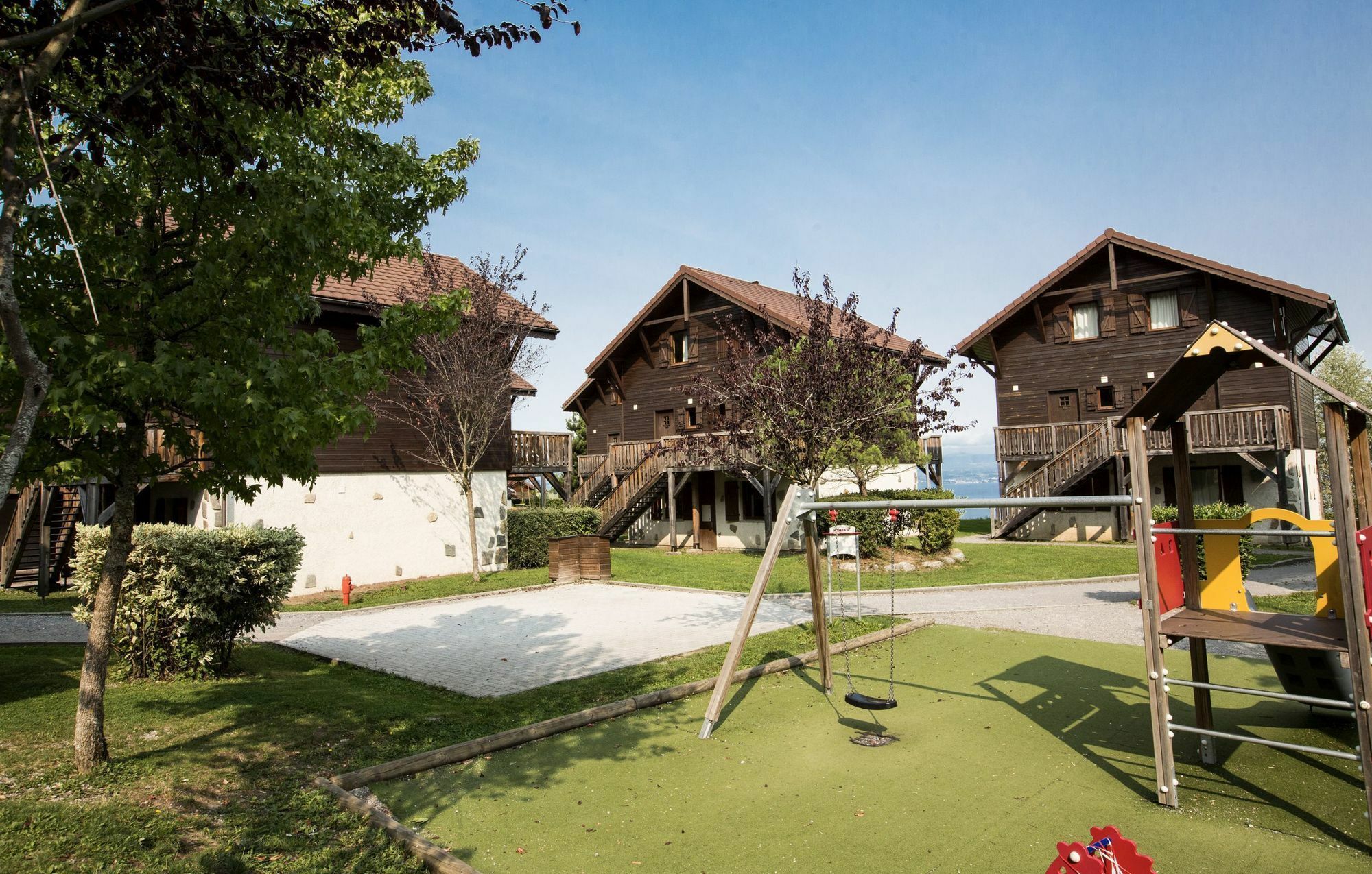 Residence Odalys Les Chalets D'Evian Bagian luar foto