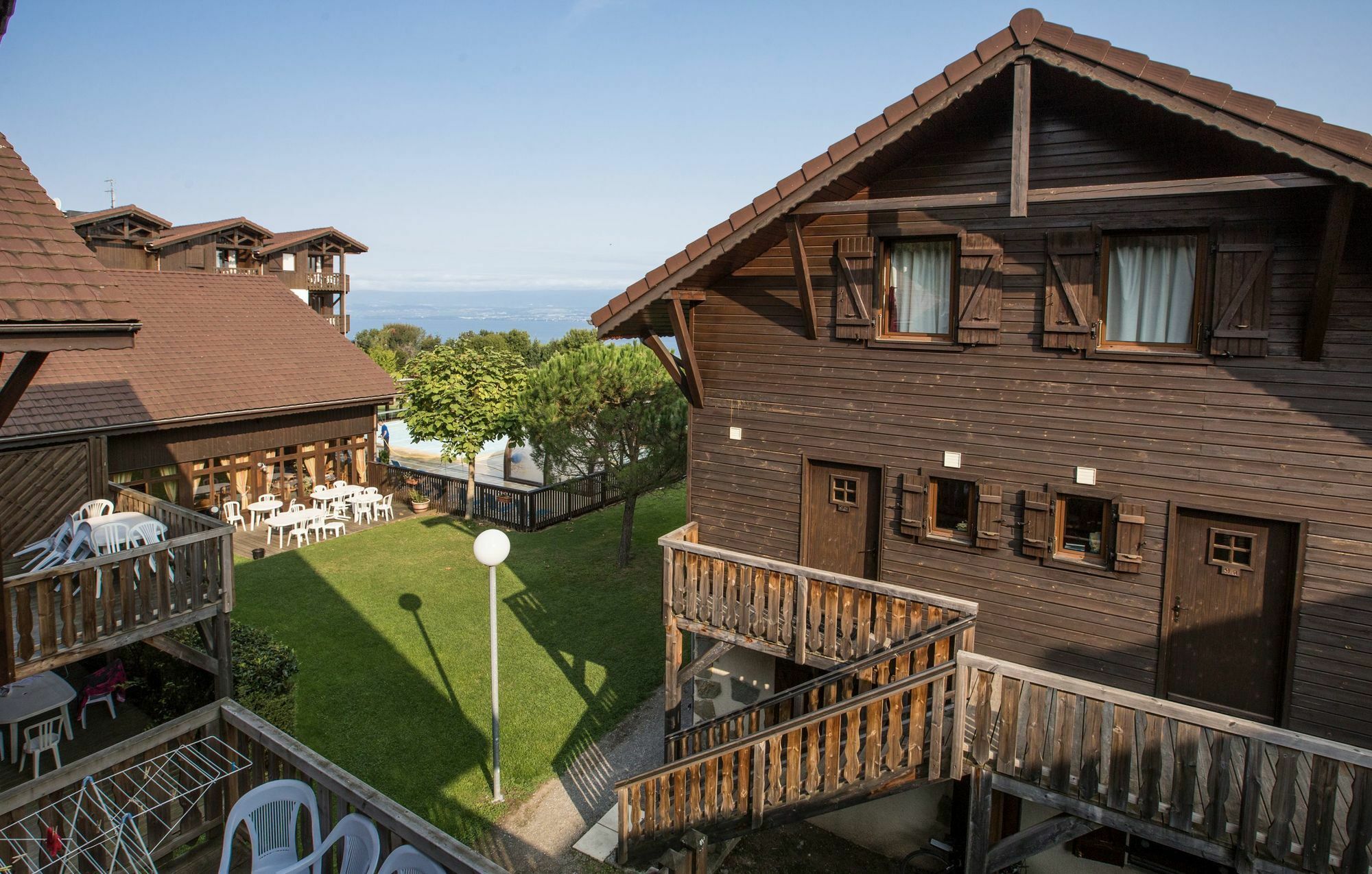 Residence Odalys Les Chalets D'Evian Bagian luar foto